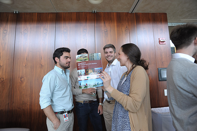 Attendees enjoying their conference program MBA_Internacional_Conference_Books